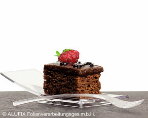 Preview: 24x Alufix Fingerfood gebogener Teller 40 x 100 x 21 mm PS transparent