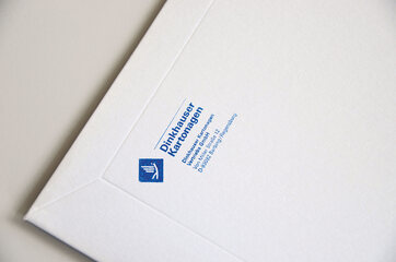 Preview: ColomPac Versandtaschen 160 x 175 x -30 mm Vollpappe Selbstklebeverschluss Aufreißfaden weiß