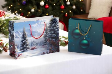 Preview: 100x Luxus Papiertragetaschen 250+ 60x250mm Weihnachtskugeln in Petrolblau 190 g/m²