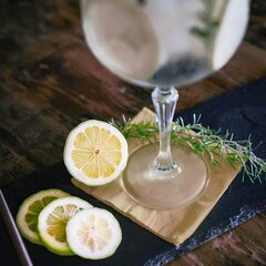 Preview: 250x Servietten 24 x 24 cm 1/4 -Falz 2-lagig natur braun